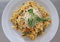 Bulgur-s-restovanou-zeleninou-syrem-a-klicky