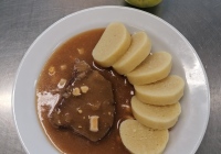 Stepanska-hovezi-pecene-bramborovy-knedlik