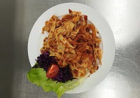 Testoviny-s-rajcatovym-pestem-a-bazalkou