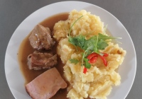 Veprove-maso-uzena-kyta-stouchany-brambor