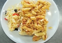 Zapečené těstoviny s kuřecím masem a sýrem