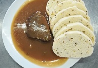 Znojemská hovězí pečeně, celozrnný knedlík